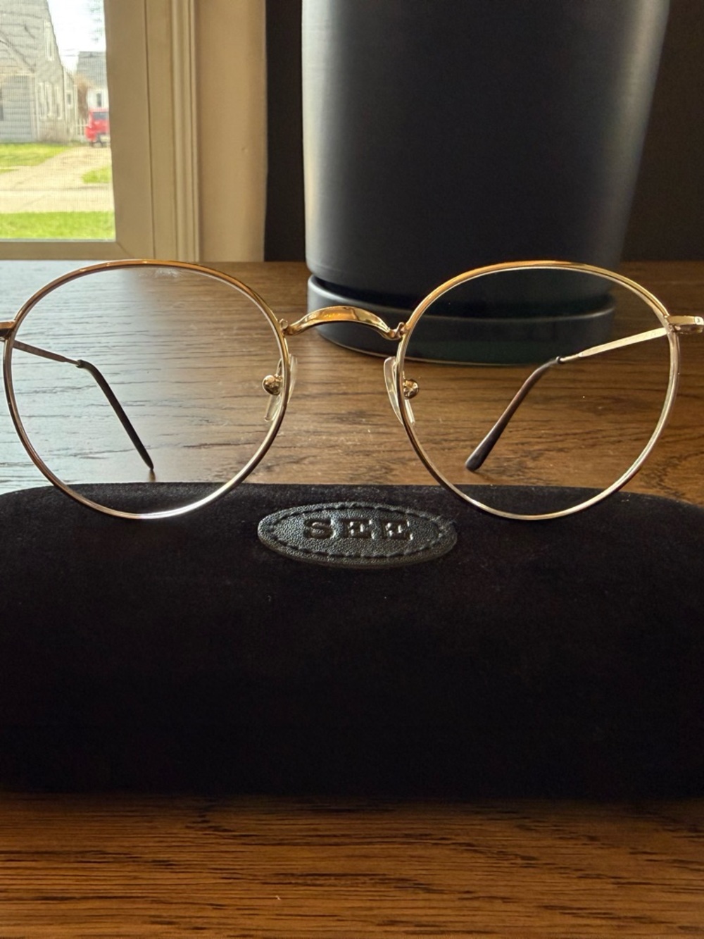 SEE 7884 C3 Gold Round Metal